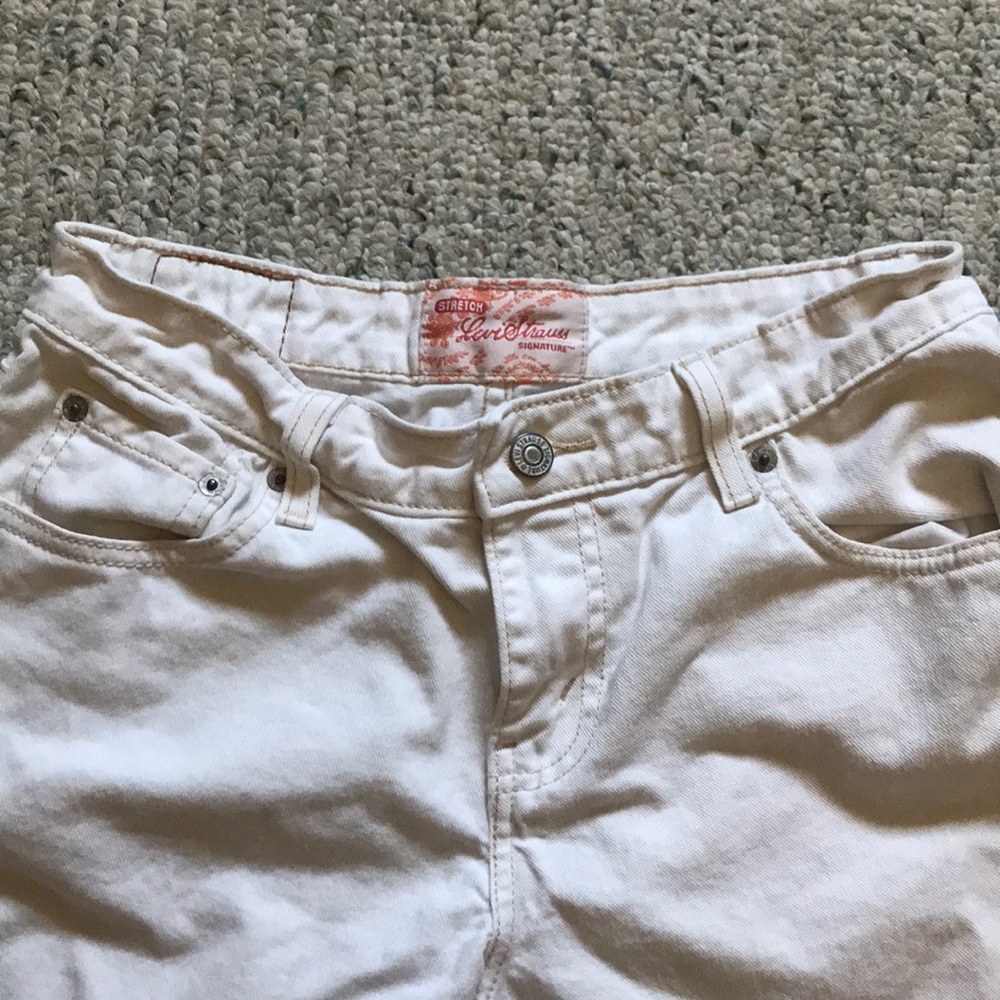 Stretch Levi Strauss Signature White Capris - Picture 2 of 6